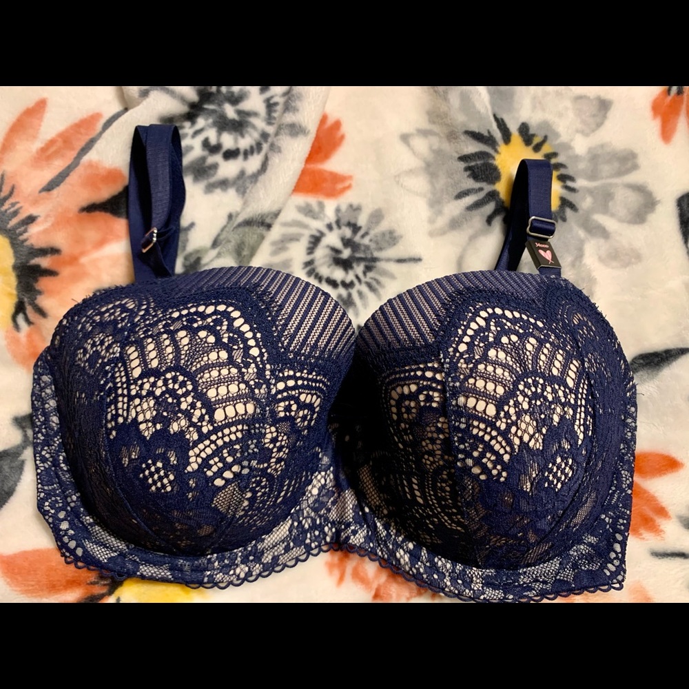 Victoria’s Secret Dream Angels bra. 34DDD lace